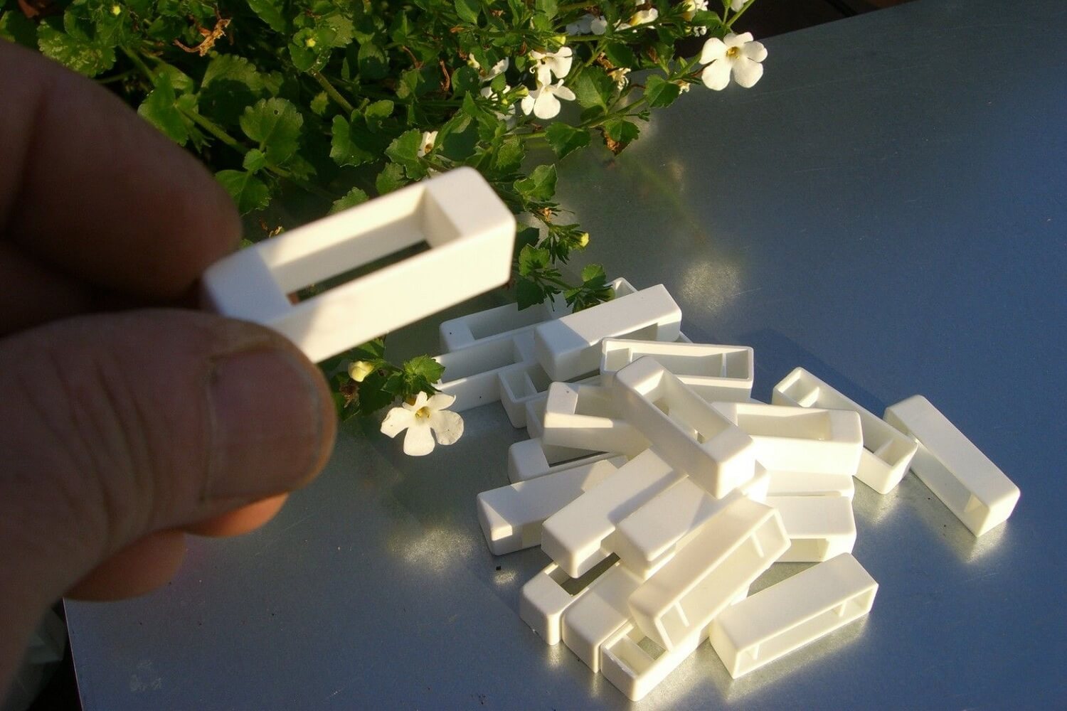 AU Beekeeping Narrow Plastic Frame End Spacers for Hives 100 Pcs Details about    